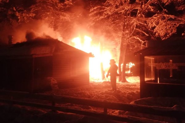 Incendio en Cabaña del Valle las Cotorras
