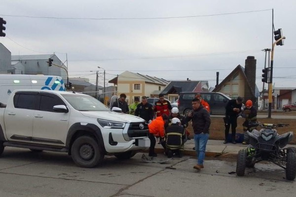 Choque entre una camioneta y un cuatriciclo