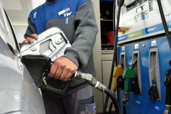 ¿Por qué YPF analiza bajar los precios en octubre?
