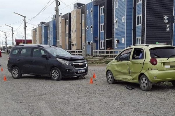 Margen Sur: dos vehículos colisionan y dejan personas lesionadas