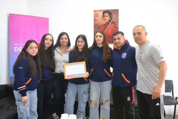 El IMD de Ushuaia recibió a las campeonas nacionales sub 14 de hockey pista de Tierra del Fuego