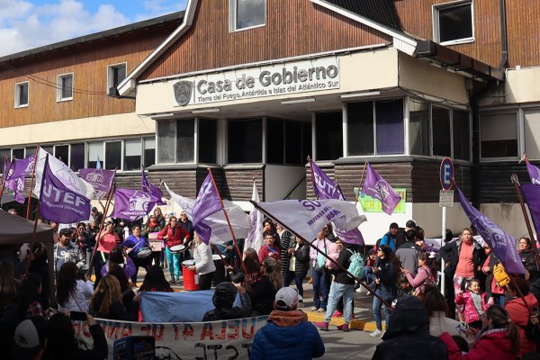 Docentes fueguinos rechazan propuesta salarial con un 92,89% de los votos