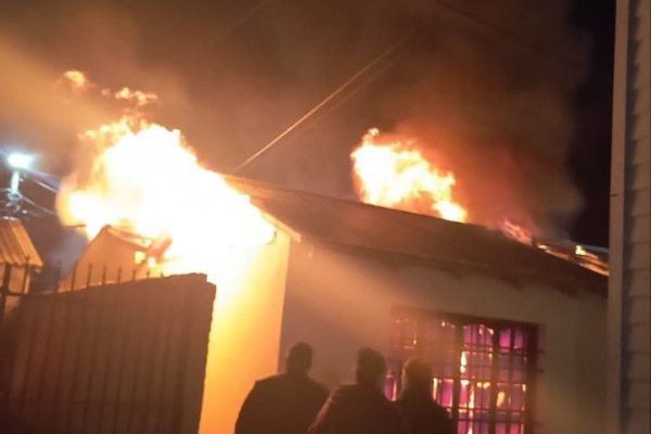 Estaban refaccionando su casa y se les prendió fuego