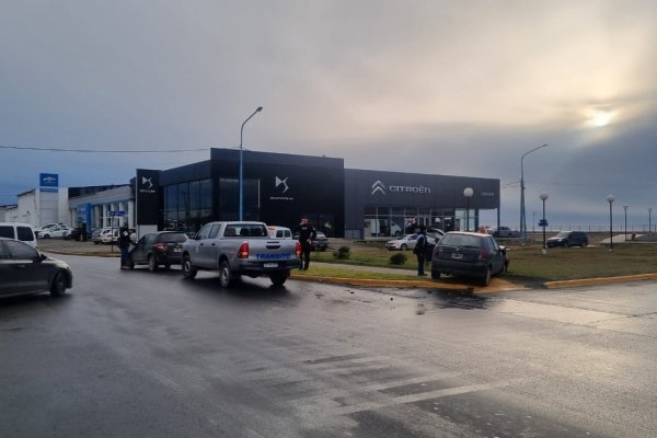 Choque en pleno centro de Río Grande: una menor fue asistida y secuestraron un vehículo